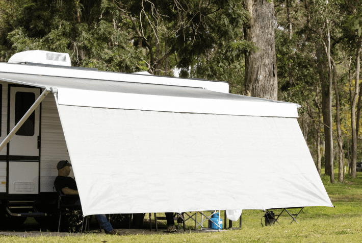 A complete guide to measuring a caravan awning for anti flap kits, roof rafters, privacy screens & more.