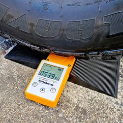 Aussie Traveller 1500kg Digital Wheel Weight Scale inc Ramp Pair
