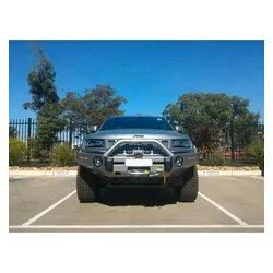 Ironman Deluxe Commercial Bullbar to Suit Jeep Grand Cherokee WK2 Diesel Laredo without Quadra-Lift Suspension