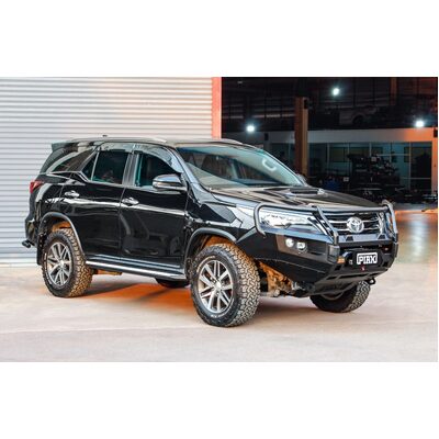 Piak Elite Post Bar To Suit Fortuner 2016 With Black Recovery Points and Orange Under Body Protection