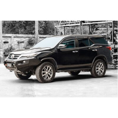 Piak Elite No Loop Bar To Suit Fortuner 2017 With Black Recovery Points and Black Underbody 