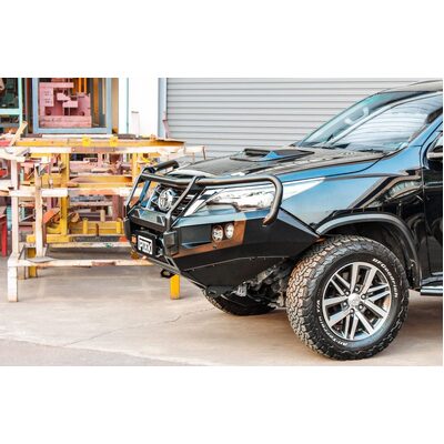 Piak Elite Post Bar To Suit Fortuner 2017 With Orange Recovery Points and Black Under Body Protection