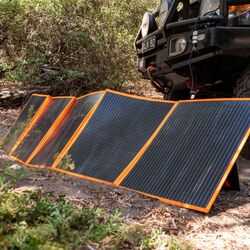 Wildtrak Folding Solar Blanket 400W With Stand
